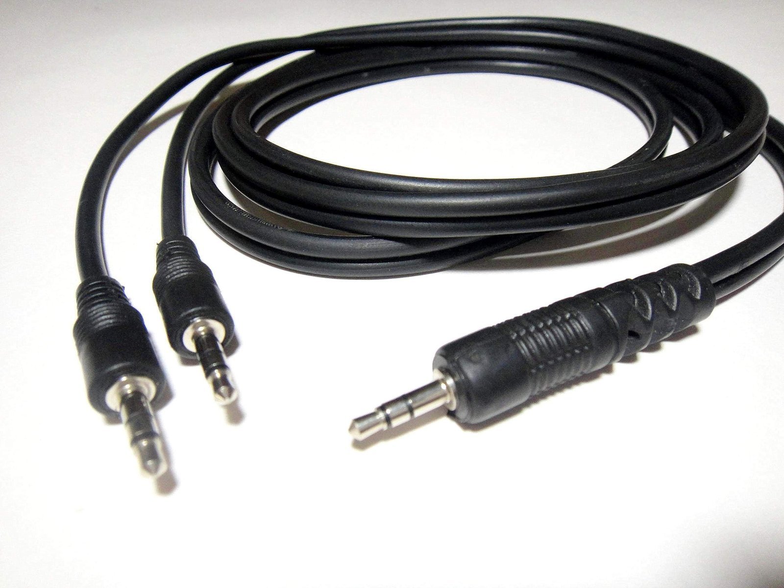 New 3.5mm Stereo Audio Male to Male 1 in 2 Out Y Splitter Cable Adapter 1.5 Meter (5 Feet)(Black) - Image 3